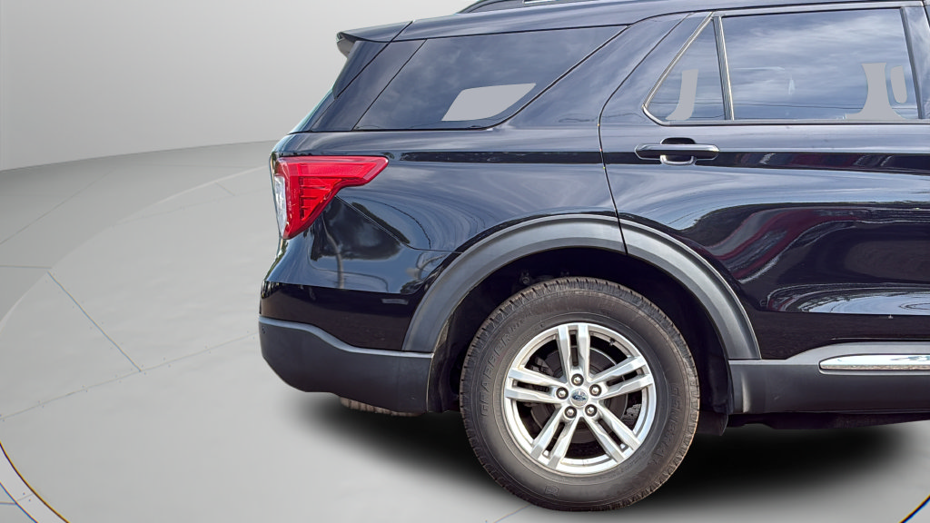 Used 2020 Ford Explorer XLT w/ Equipment Group 202A AWD/4WD image 27
