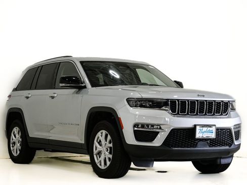 Used 2023 Jeep Grand Cherokee Limited image 1
