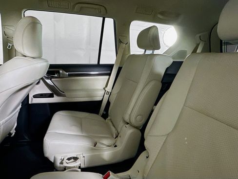 Used 2021 Lexus GX 460 Luxury w/ Sport Design Package AWD/4WD image 29