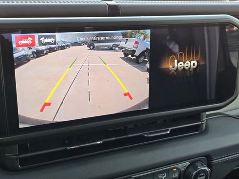 Certified 2025 Jeep Wrangler Sahara w/ Technology Group image 18