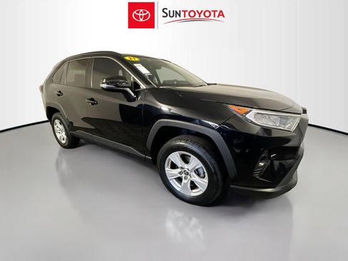 Used 2021 Toyota RAV4 XLE image 1