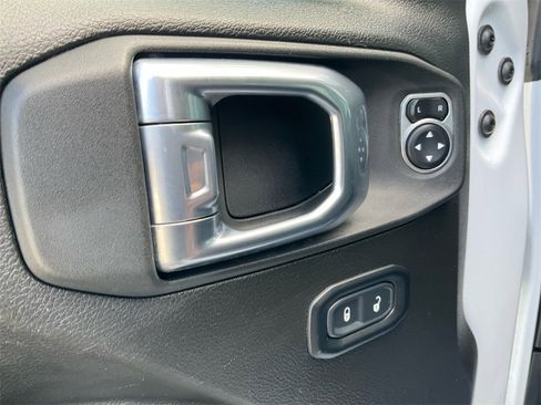 Used 2024 Jeep Wrangler Unlimited Rubicon image 34