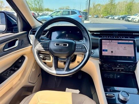Used 2022 Jeep Grand Cherokee L Limited AWD/4WD image 11