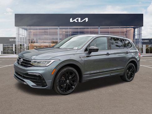 Used 2022 Volkswagen Tiguan SE R-Line FWD image 6