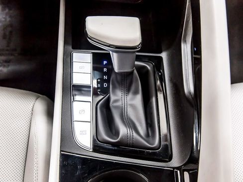 Used 2025 Hyundai Elantra Limited image 37