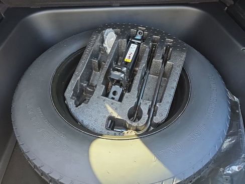 Used 2022 Jeep Grand Cherokee Limited image 14