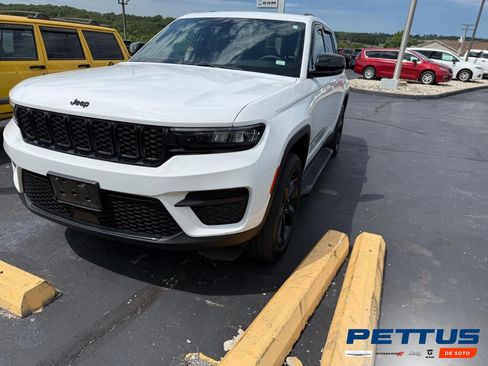Used 2023 Jeep Grand Cherokee Altitude AWD/4WD image 1