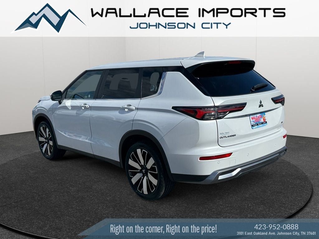 Used 2025 Mitsubishi Outlander AWD image 3