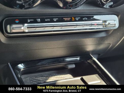 Used 2022 Mercedes-Benz EQB 350 4MATIC image 22