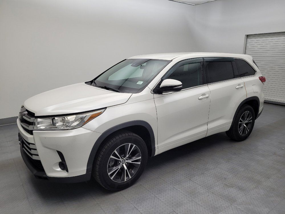 Used 2018 Toyota Highlander LE FWD image 2
