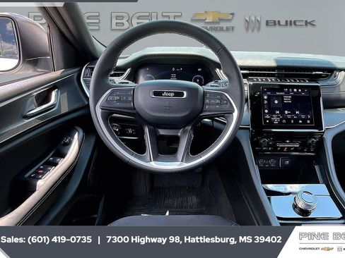 Used 2024 Jeep Grand Cherokee Laredo X RWD image 5