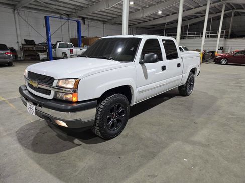 Used 2005 Chevrolet Silverado 1500 4x4 Crew Cab w/ Safe And Sound Package image 2