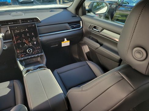 New 2027 GMC Terrain Elevation w/ Elevation Premium Package FWD image 17