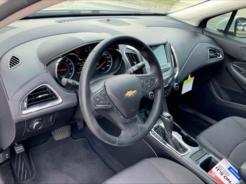 Used 2018 Chevrolet Cruze LT w/ Convenience Package image 17