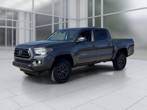 Used 2021 Toyota Tacoma SR5 RWD image 2