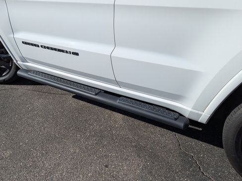 Used 2022 Jeep Grand Cherokee Laredo X image 29