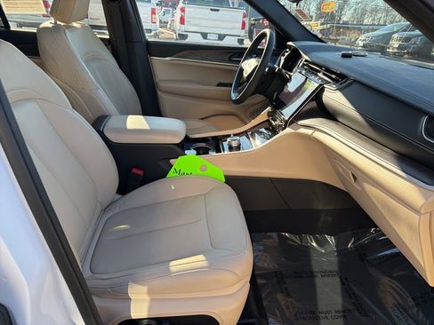 Certified 2023 Jeep Grand Cherokee Limited image 23