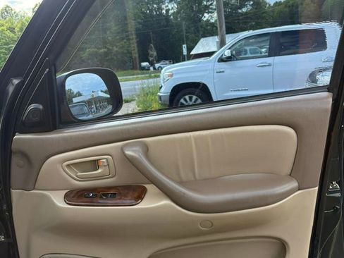 Used 2002 Toyota Sequoia Limited AWD/4WD image 25
