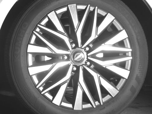 Used 2025 Nissan Altima 2.5 SV FWD image 12