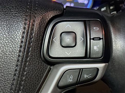 Used 2018 Toyota Highlander XLE image 37