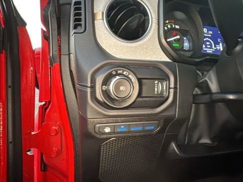 Used 2025 Jeep Wrangler Unlimited Sahara w/ Safety Group image 15