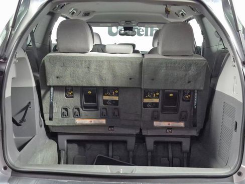 Used 2018 Toyota Sienna LE image 23