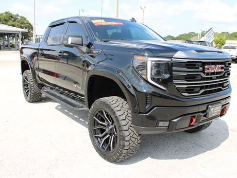 Used 2023 GMC Sierra 1500 AT4 w/ AT4 Premium Package AWD/4WD image 17