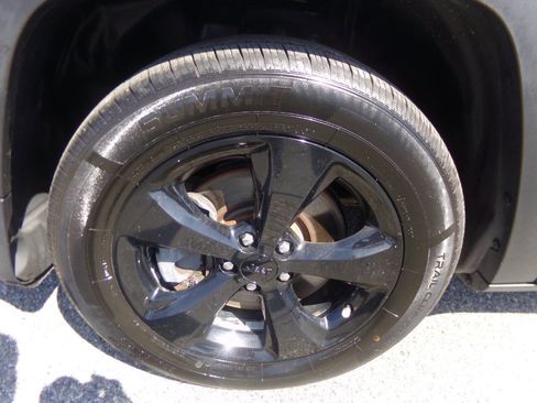 Used 2017 Jeep Cherokee High Altitude image 15