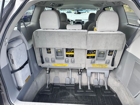 Used 2014 Toyota Sienna LE FWD image 9