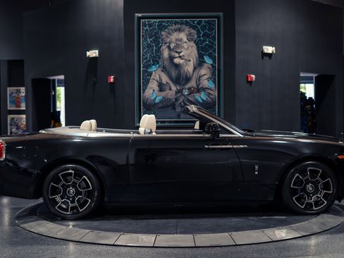 Used 2018 Rolls-Royce Dawn RWD image 13
