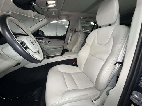 Used 2023 Volvo XC90 T8 Plus image 2