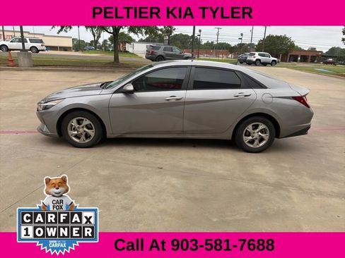 Used 2022 Hyundai Elantra SE FWD image 6