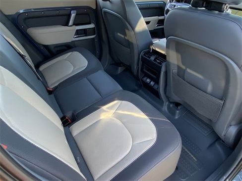 Used 2023 Land Rover Defender 110 X-Dynamic SE image 23