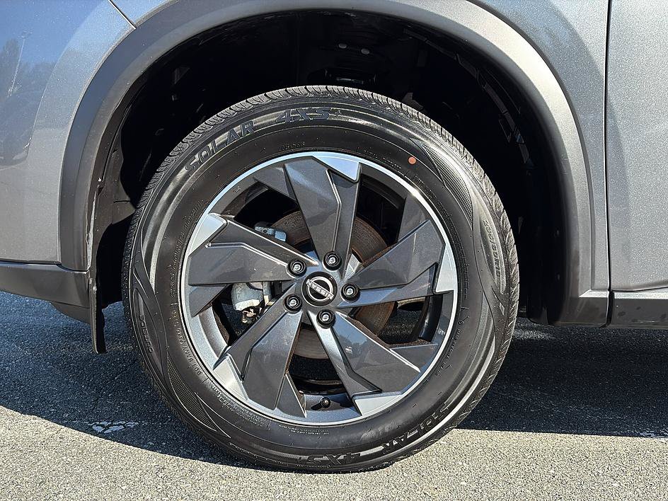 Certified 2025 Nissan Rogue SV AWD/4WD image 9