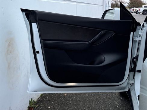 Used 2021 Tesla Model Y Long Range image 10