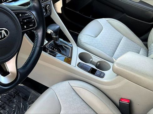 Used 2020 Kia Niro Touring FWD image 17
