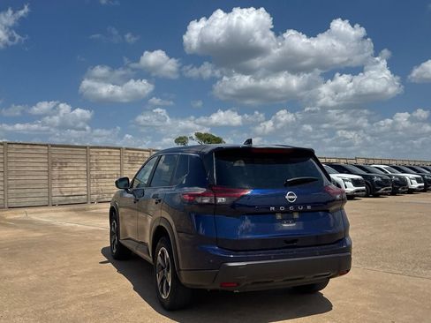 Certified 2025 Nissan Rogue SV FWD image 18