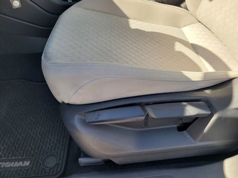 Used 2018 Volkswagen Tiguan S FWD image 23