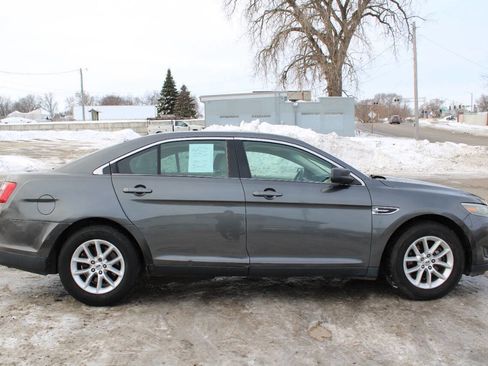 Used 2015 Ford Taurus SE image 3