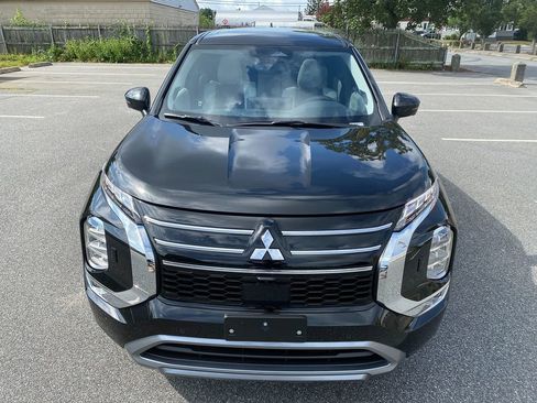 New 2025 Mitsubishi Outlander SE image 3