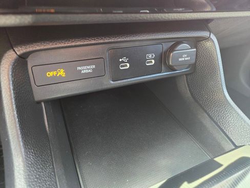 Used 2025 Honda Civic Sport image 26