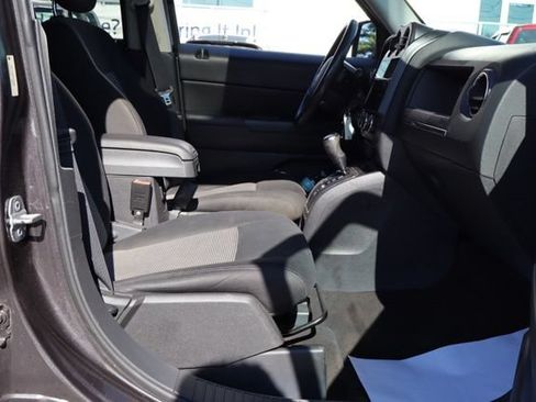 Used 2014 Jeep Patriot Latitude w/ Sun/Sound Group AWD/4WD image 31