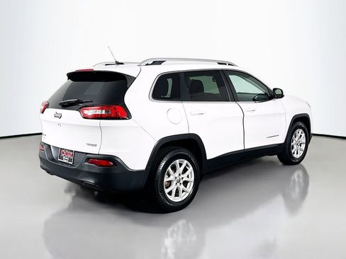Used 2016 Jeep Cherokee Latitude AWD/4WD image 5