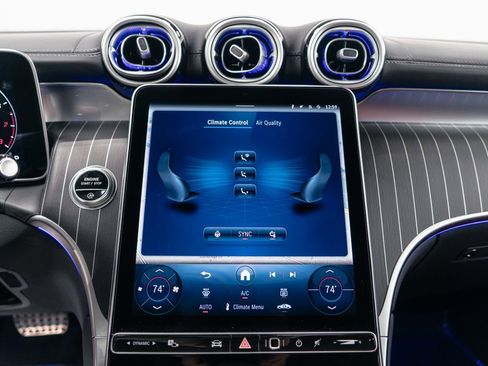 Used 2025 Mercedes-Benz GLC 300 4MATIC image 18