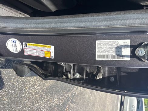 Used 2025 Honda Pilot Black Edition image 30