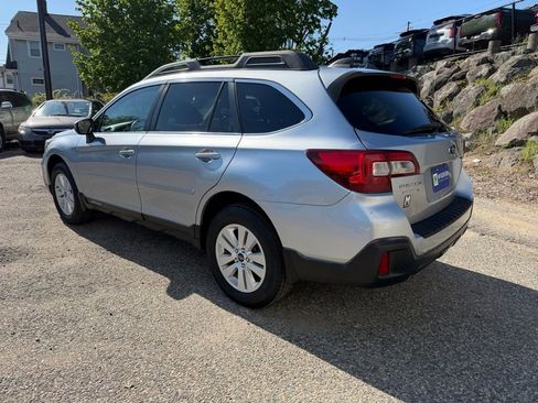 Used 2018 Subaru Outback 2.5i Premium AWD/4WD image 3