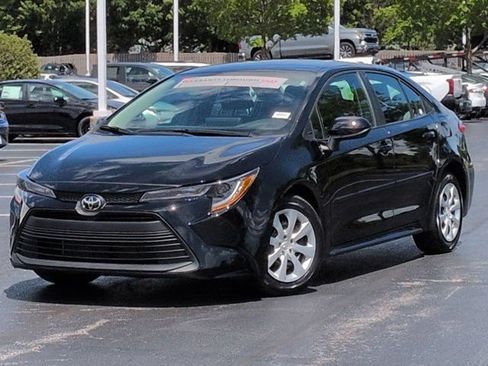 Certified 2025 Toyota Corolla LE FWD image 2