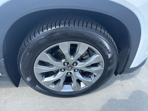 Used 2024 Toyota Grand Highlander AWD image 7