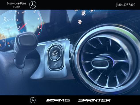 Used 2022 Mercedes-Benz GLB 250 image 28