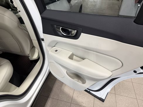 New 2026 Volvo XC60 B5 Ultra w/ Climate Package image 28